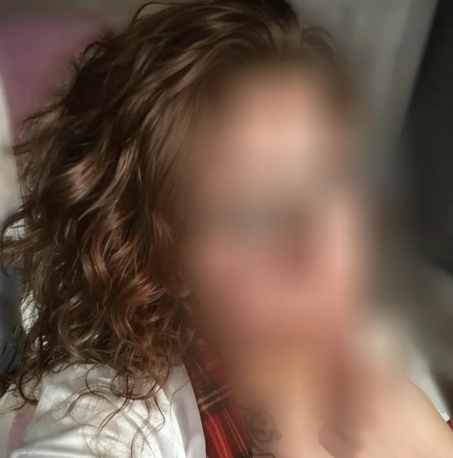 Amber, 37