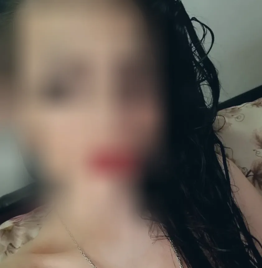 Anneke, 33
