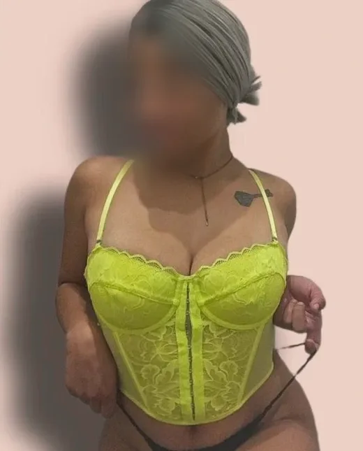 Emma, 27