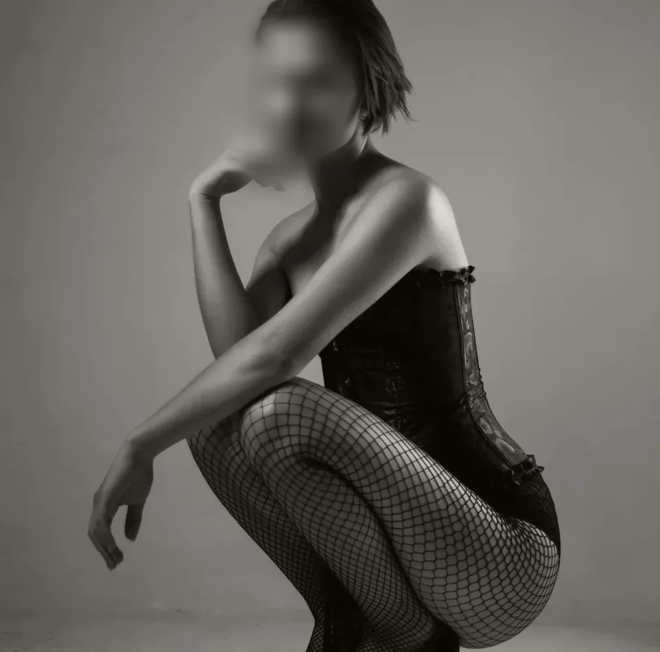 Isabella, 20