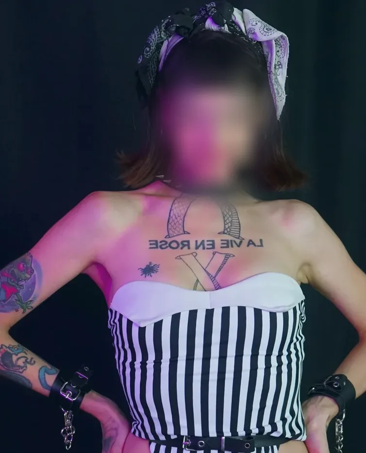 Sophie, 36